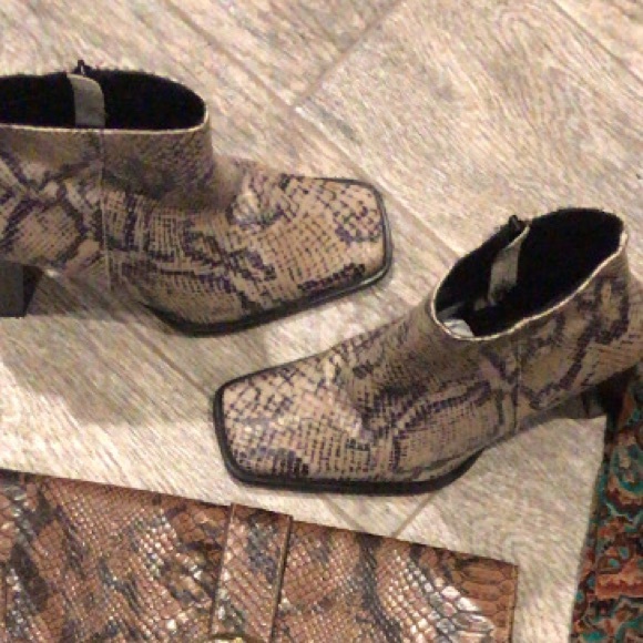 Cobra snake print booties Hilliard&Hanson 5.5 - Picture 2 of 4